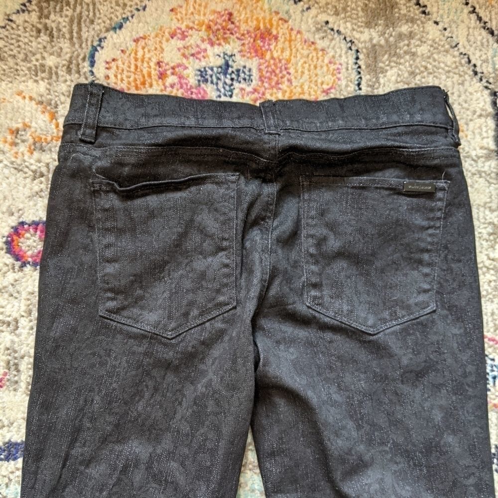 White House black Noir black jeggings w/ pattern